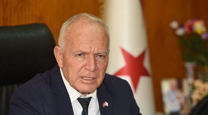 “Başbakan yönetemiyor”