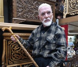 Kahramanmaraş’ta 49 yıllık oymacı, sandık geleneğini yaşatıyor