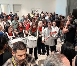 Eylemciler Meclisi bastı