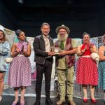 “Kozalar” oyunu Beşparmaklar Tiyatro Festivali’nde prömiyer yaptı