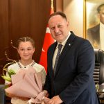 23 Nisan Ulusal Egemenlik ve Çocuk Bayramı... Öztürkler, makamını Şht. Yalçın İlkokulu öğrencisi Rana Dalay'a devretti