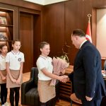 23 Nisan Ulusal Egemenlik ve Çocuk Bayramı... Öztürkler, makamını Şht. Yalçın İlkokulu öğrencisi Rana Dalay'a devretti