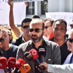 Kıbrıs Türk Taksici Dernekleri Federasyonu, Bayındırlık ve Ulaştırma Bakanlığı önünde eylem yaptı