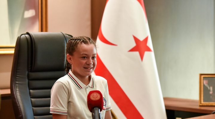 23 Nisan Ulusal Egemenlik ve Çocuk Bayramı… Öztürkler, makamını Şht. Yalçın İlkokulu öğrencisi Rana Dalay’a devretti