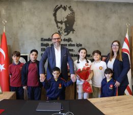 23 Nisan Ulusal Egemenlik ve Çocuk Bayramı…Sadıkoğlu makamını çocuklara devretti