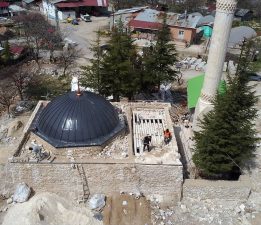 Darende’de deprem izleri siliniyor: Tarihi camiler aslına uygun şekilde yenileniyor