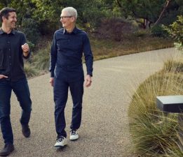 Apple’ın CEO’su Tim Cook görevden ayrılacak