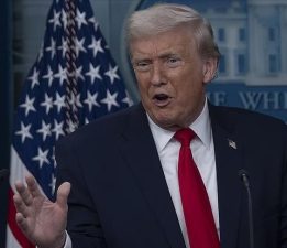 ABD Başkanı Trump, İran’daki “karmaşanın” çözülebilmesi için ateşkesi uzattığını savundu