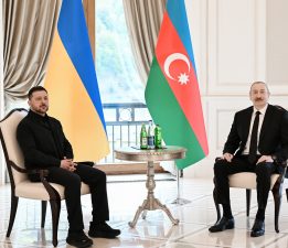 Aliyev ve Zelenskiy Azerbaycan’ın Gebele şehrinde görüştü