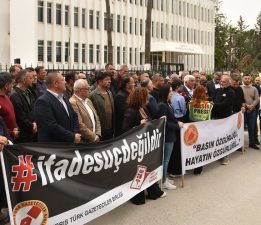 Sendikalar ve basın örgütleri sosyal medya saldırılarını protesto etti