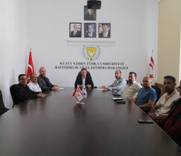 Bayındırlık ve Ulaştırma Bakanı Arıklı, Kıbrıs Türk Taksiciler Dernekleri Federasyonu’nu kabul etti