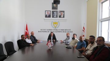 Bayındırlık ve Ulaştırma Bakanı Arıklı, Kıbrıs Türk Taksiciler Dernekleri Federasyonu’nu kabul etti