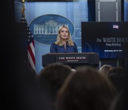 Beyaz Saray, Trump’a yönelik silahlı saldırı girişimi konusunda Demokratları suçladı