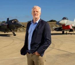 Birleşik Krallık Savunma Bakanlığı Müsteşarı: “Üslerin statüsü müzakere konusu değildir”