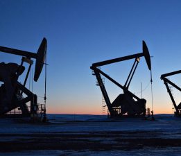 Brent petrolün varil fiyatı 98,38 dolar