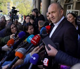 Bulgaristan’da eski Cumhurbaşkanı Radev, genel seçimi büyük farkla birinci tamamladı