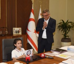 Cumhurbaşkanlığı koltuğuna oturan Masal Şevki: “Güven için devlet harcamalarının izlenebildiği sistem kurardım”