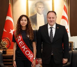 Cumhuriyet Meclisi Başkanı Öztürkler, atlet Ada Kafa’yı kabul etti