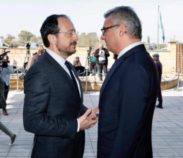 Cyprus Mail: Çelişkili mesajlar Kıbrıs görüşmelerinde güveni zedeliyor