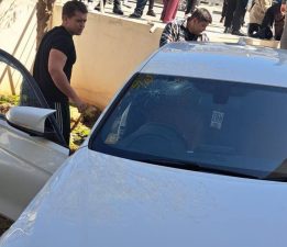 Öğrencilere çarptı, kafenin bahçesine daldı!