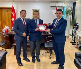 Dışişleri Bakanı Ertuğruloğlu, TÜRKGEF Başkanı Bayduz’u kabul etti