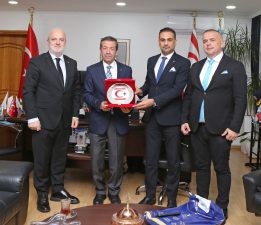 Dışişleri Bakanı Ertuğruloğlu, USKAİD heyetini kabul etti