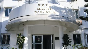 Ercan’da ele geçirilen kaçak telefonlar… Gümrük Dairesi: “Konu adli makamlara devredildi”