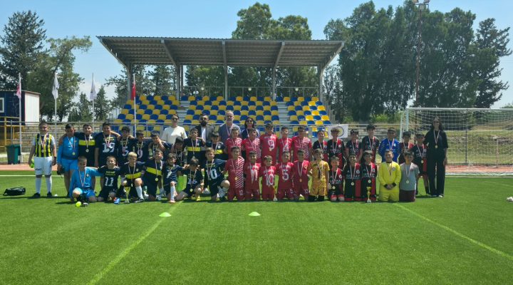 Geçitkale-Serdarlı Belediyesi 3. İlkokullar Arası Futbol Turnuvası düzenledi