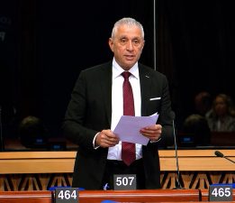 Hasan Taçoy, AKPA’da Kıbrıslı Türklere uygulanan izolasyonu gündeme taşıdı