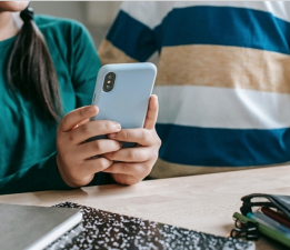 İngiltere, okullarda cep telefonu yasağını yasal hale getirecek