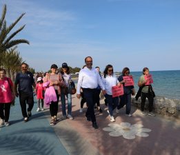 İskele’de kansere karşı farkındalık yürüyüşü düzenlendi
