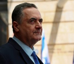 İsrail Savunma Bakanı, İran’a yeni saldırılar için ABD’den yeşil ışık beklediklerini söyledi