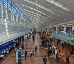 Japonya’da bir havalimanındaki yer hizmetlerinde insansı robot kullanımı test edilecek