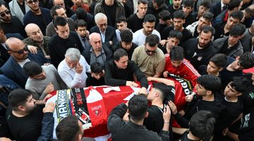 Kahramanmaraş’taki okul saldırısında yaşamını yitiren öğretmen ve öğrenciler gözyaşlarıyla uğurlandı