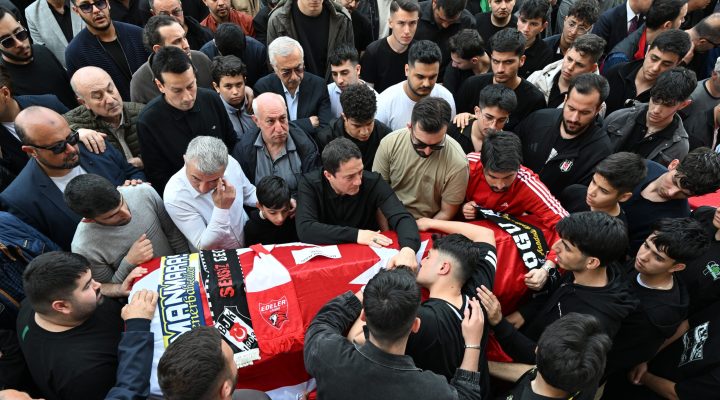 Kahramanmaraş’taki okul saldırısında yaşamını yitiren öğretmen ve öğrenciler gözyaşlarıyla uğurlandı