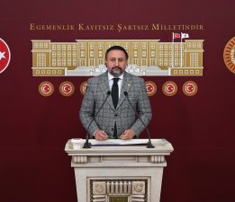 Karayel, GKRY’deki bayrak yakma eylemine tepki gösterdi: “Düşmanca bir zihniyetin dışa vurumu”