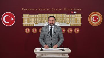 Karayel, GKRY’deki bayrak yakma eylemine tepki gösterdi: “Düşmanca bir zihniyetin dışa vurumu”