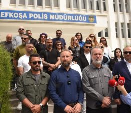 KTÖS, Lefkoşa Polis Müdürlüğü önünde açıklama yaptı