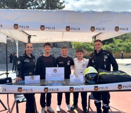 Lapta’daki kariyer gününde polis ve itfaiye meslekleri tanıtıldı