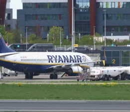 Marsilya’da sınır kontrol noktasındaki gecikmeler nedeniyle 83 yolcu uçağa binemedi