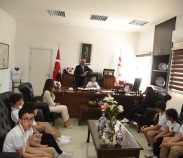 Milli Eğitim Bakanı Çavuşoğlu makamını Şht. Yalçın İlkokulu öğrencisi Hasan Basmaz’a devretti