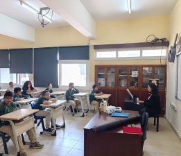 Okullara piyano ve perde bağışı…