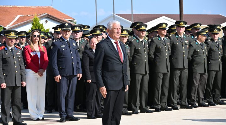 Özçınar, 23 Nisan Ulusal Egemenlik ve Çocuk Bayramı kutlama törenine katıldı