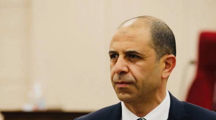 Özersay, Maliye Bakanlığı’ndan “Ercan’da kaçak cep telefonu” iddialarına yönelik açıklama talep etti