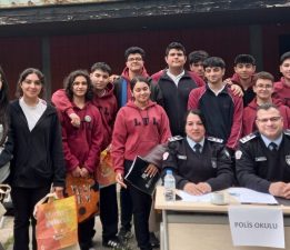 Polis, kariyer gününde Lefkoşa Türk Lisesi öğrencileri ile buluştu