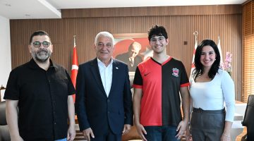 Şampiyon satranç oyuncusu Emre Şeb, Özçınar’ı ziyaret etti
