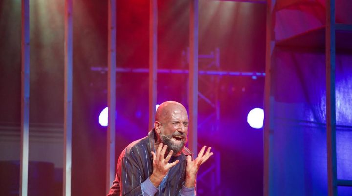 Sanatçı Abdullah Öztoprak’ın tiyatro oyunu ‘Parçalayanım… Parçalarım’ yarın ve pazartesi LAÜ’de sahnelenecek