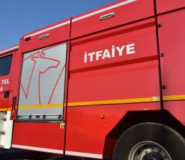 Sandalye üzerinde unutulan sönmemiş sigara izmariti yangına neden oldu