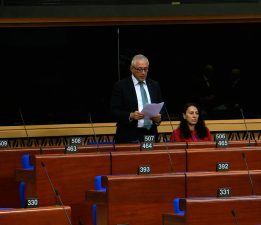 Taçoy AKPA’da konuştu: “Çözüm için adil, dengeli ve siyasi cesaret temelinde gerçek bir irade ortaya konmalı”