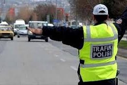 Trafik denetimleri: 16 araç trafikten men edildi, 2 sürücü tutuklandı